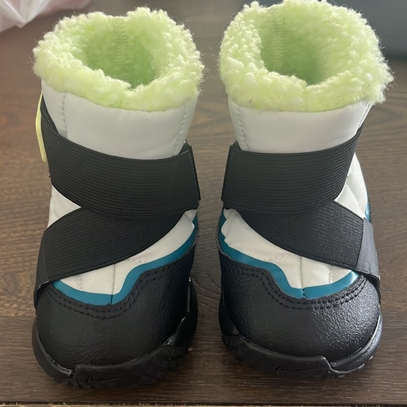Nike toddler flex boot - Picture 2 of 4